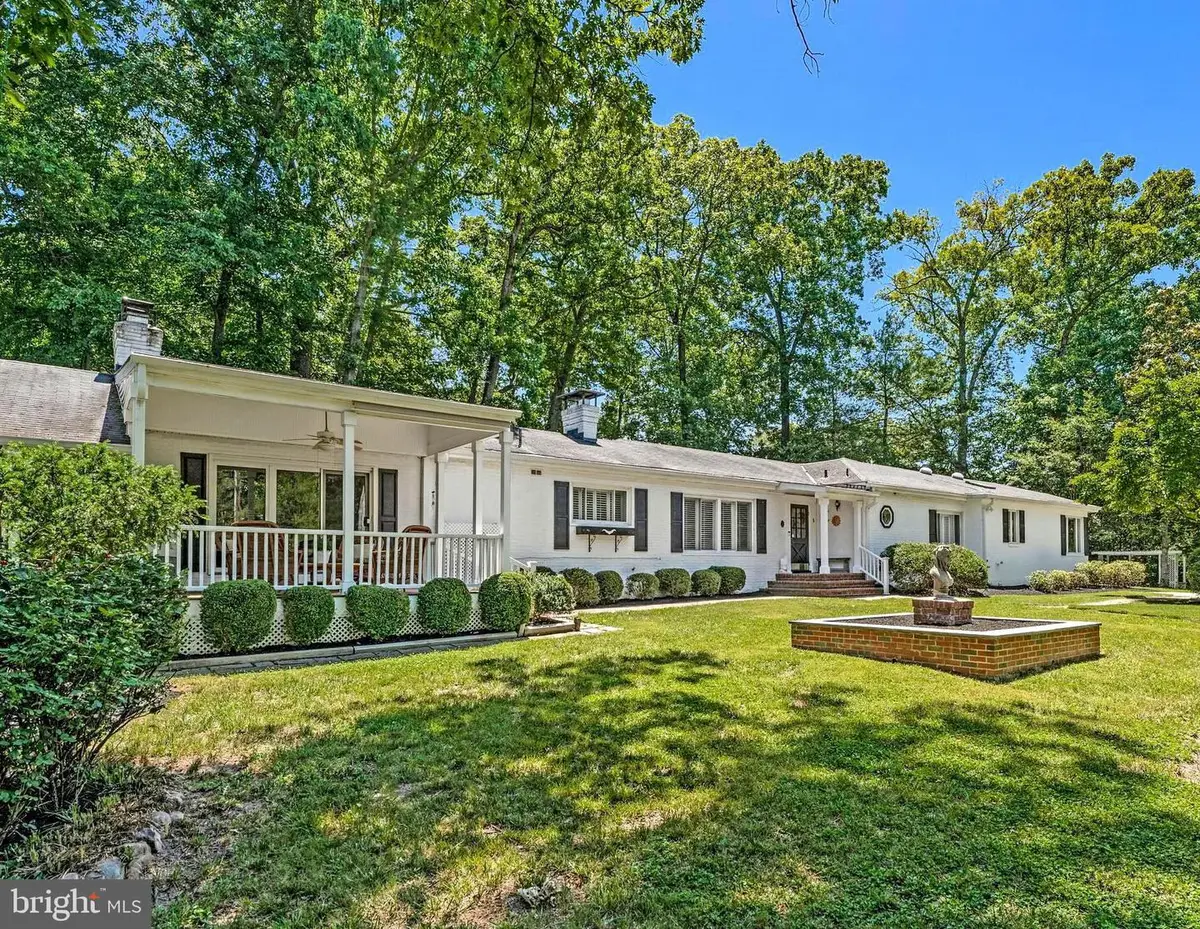 8601 Mount Zephyr Dr, Alexandria, VA 22309 - #1