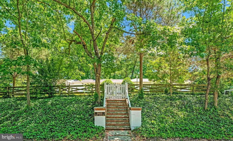 8601 Mount Zephyr Dr, Alexandria, VA 22309 - #3