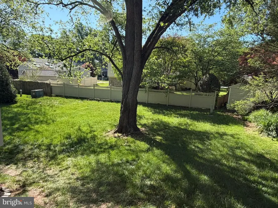 1827 Abbotsford Dr, Vienna, VA 22182 - #2