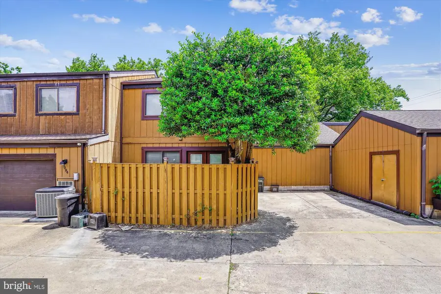 9082 Arlington Blvd, Fairfax, VA 22031 - #2