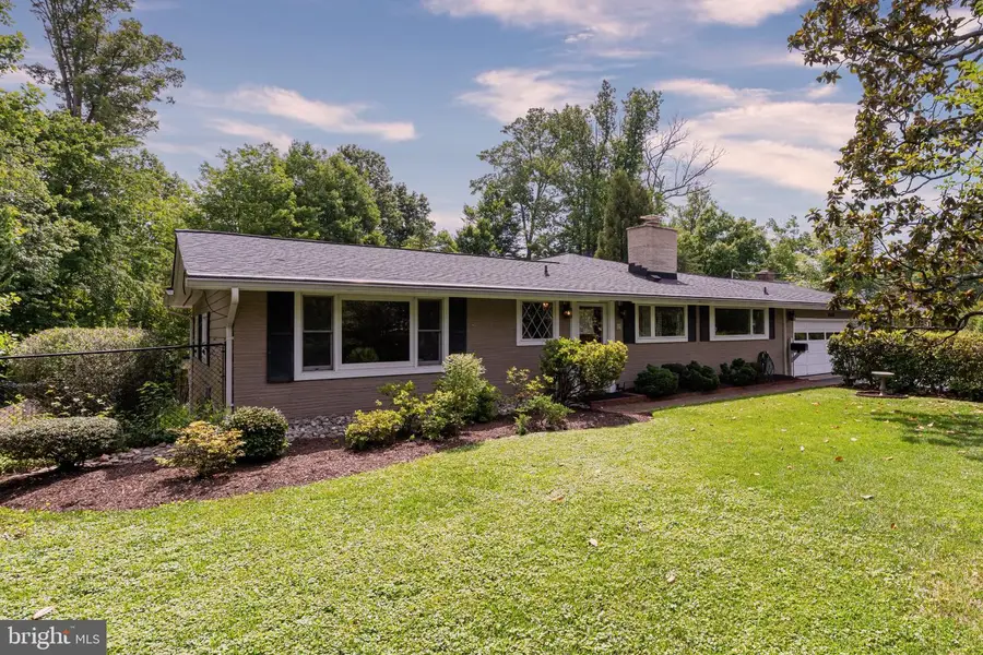 3525 Devon Dr, Falls Church, VA 22042 - #3