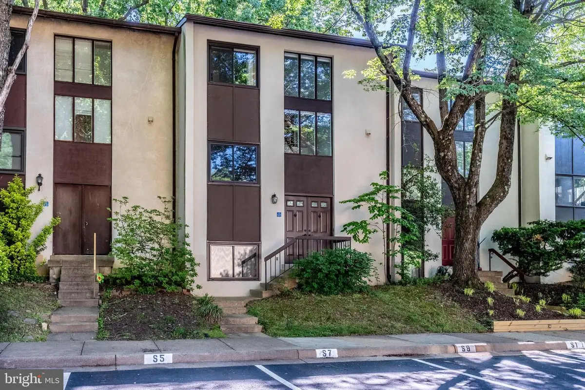 11917 Barrel Cooper Ct, Reston, VA 20191 - #1