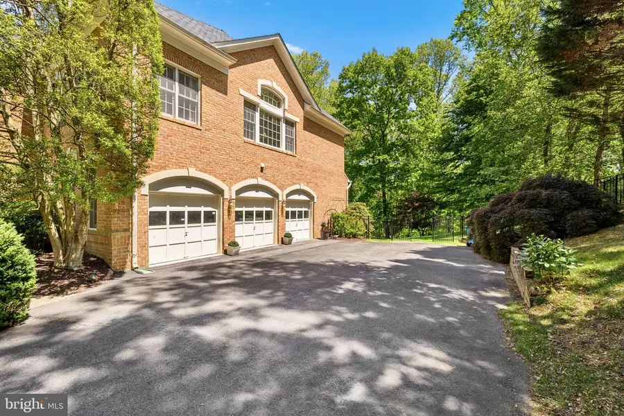 897 Chinquapin Rd, McLean, VA 22102 - #3