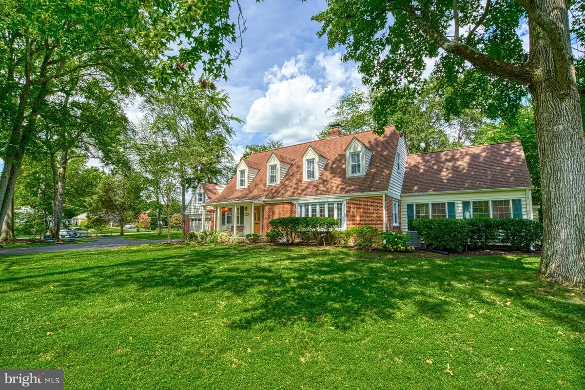 9211 Forest Haven Dr, Alexandria, VA 22309 - #1