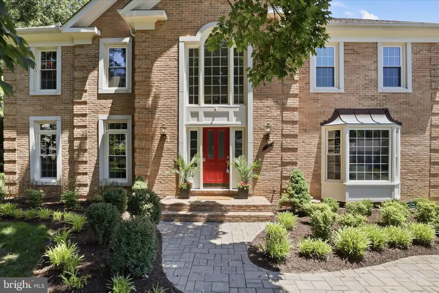 9114 Oak Chase Ct, Fairfax Station, VA 22039 - #2