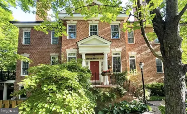 2026 Mayfair Mclean Ct, FALLS CHURCH, VA 22043