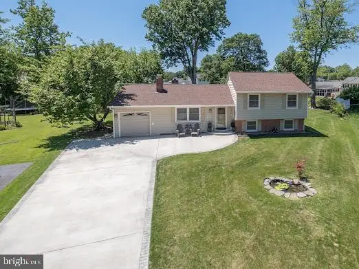 5705 Buckingham Palace Ct, Alexandria, VA 22315 - #1