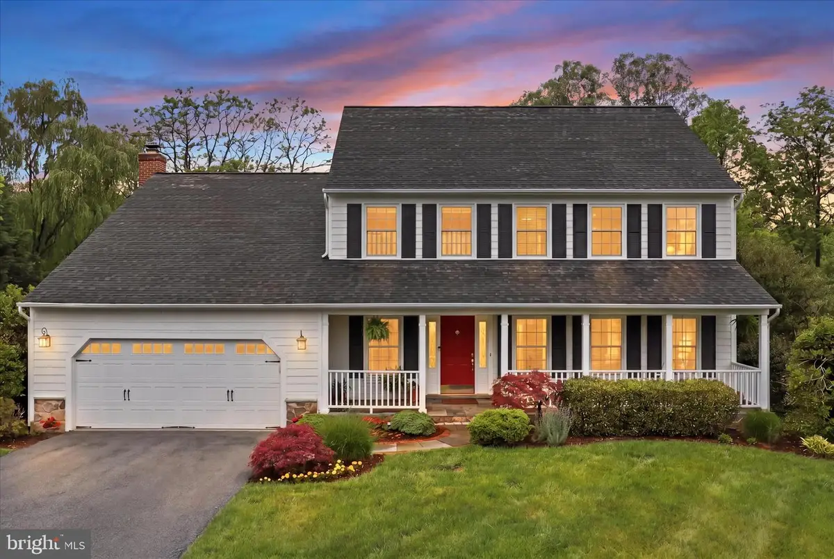 9833 Squaw Valley Dr, Vienna, VA 22182 - #1