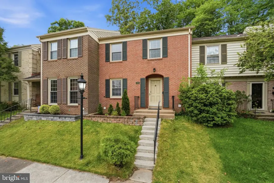 5404 Charleston Woods Dr, Fairfax, VA 22032 - #2