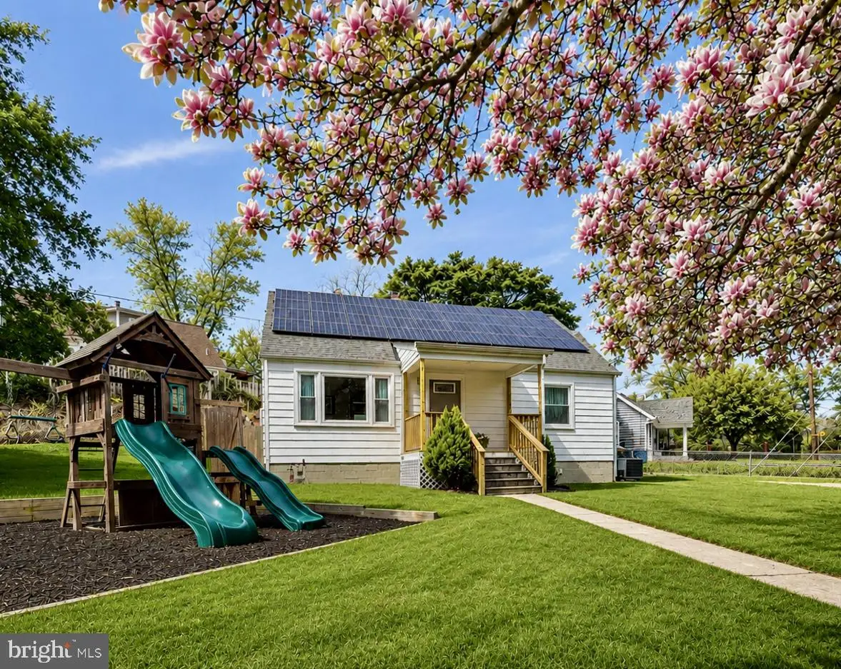2420 Byrd Ln, Alexandria, VA 22303 - #1