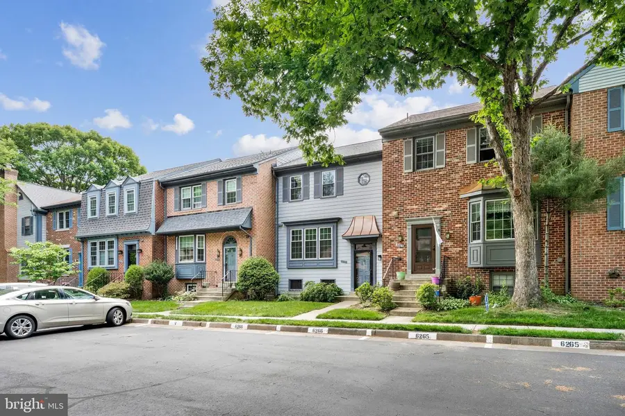2827 Kelly Sq, Vienna, VA 22181 - #3