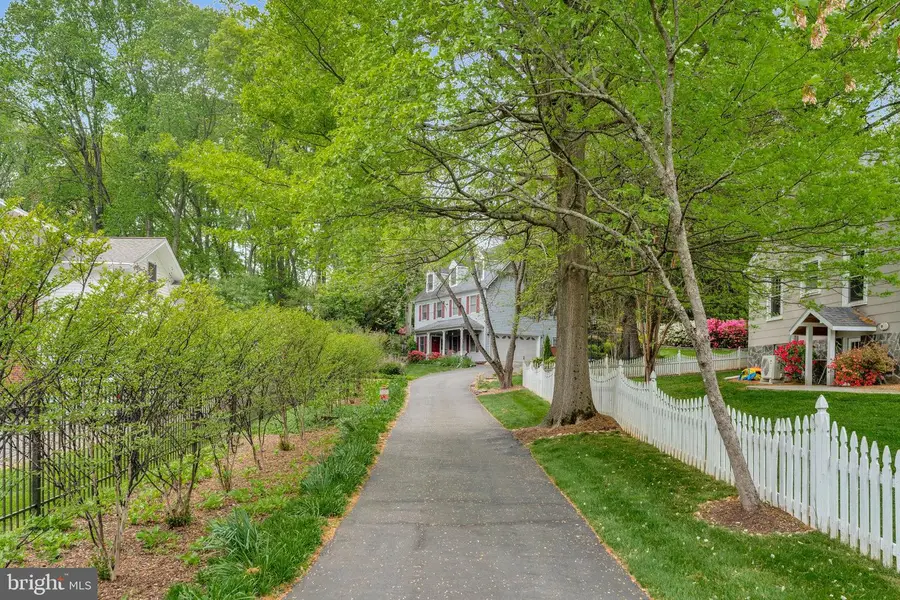 2812 Rosemary Ln, Falls Church, VA 22042 - #2