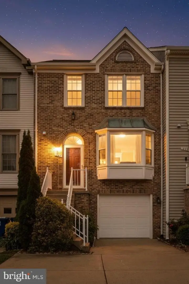 1207 Bond St, Herndon, VA 20170 - #2