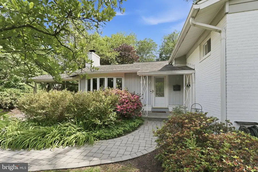 6817 Valley Brook Dr, Falls Church, VA 22042 - #2