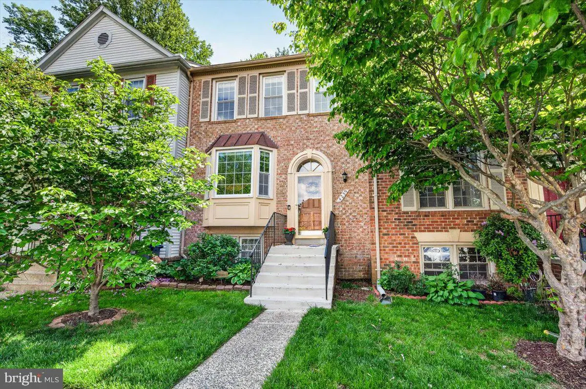 4239 Sleepy Lake Dr, Fairfax, VA 22033 - #1