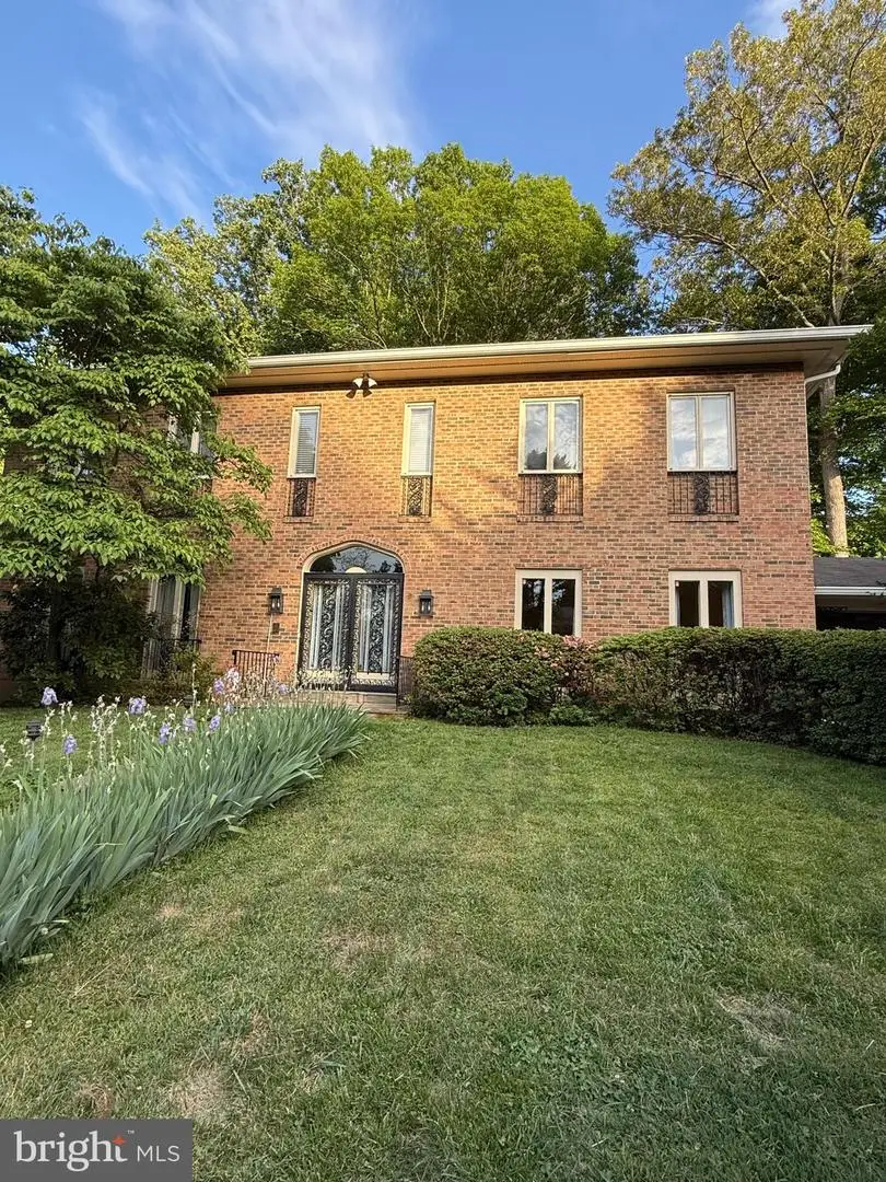 1502 Highwood Dr, McLean, VA 22101 - #1