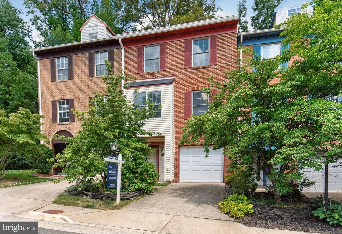 6056 Knights Ridge Way, Alexandria, VA 22310 - #1