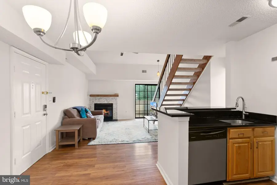 6955 Mary Caroline Cir #i, Alexandria, VA 22310 - #3