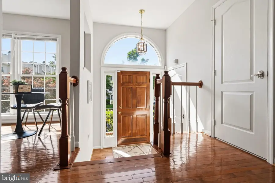 5529 Sully Lake Dr, Centreville, VA 20120 - #2