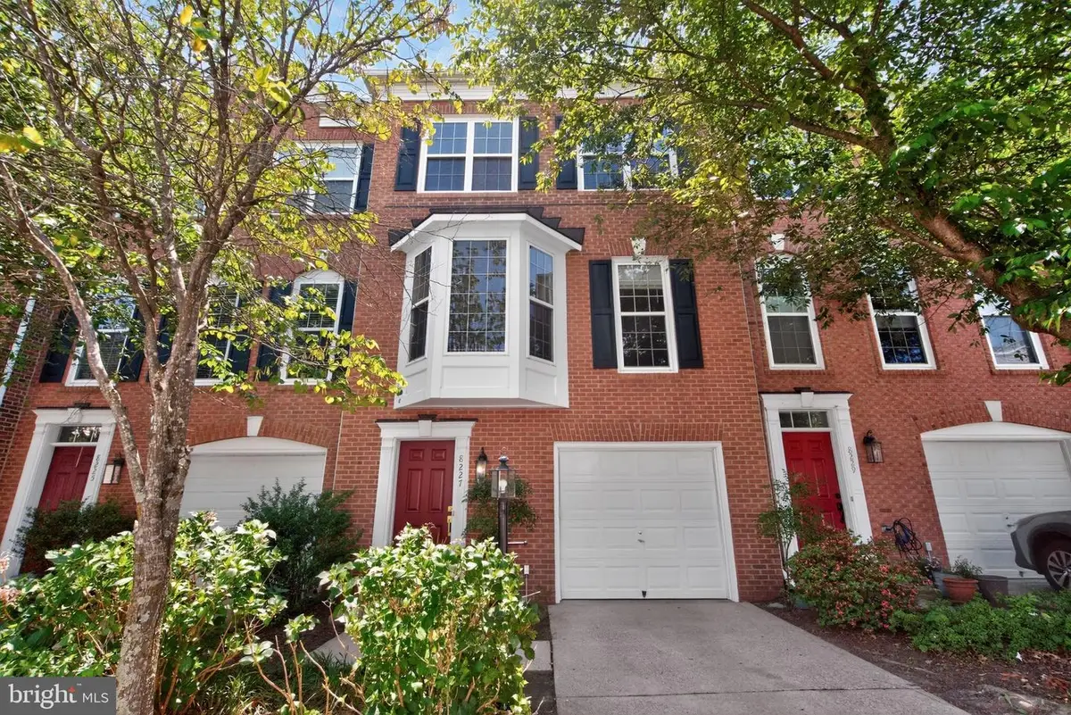 8227 Singleleaf Ln, Lorton, VA 22079 - #1