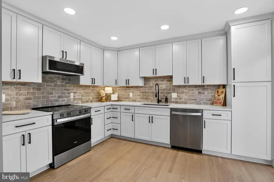 8532 Lakinhurst Ln, Springfield, VA 22152 - #2