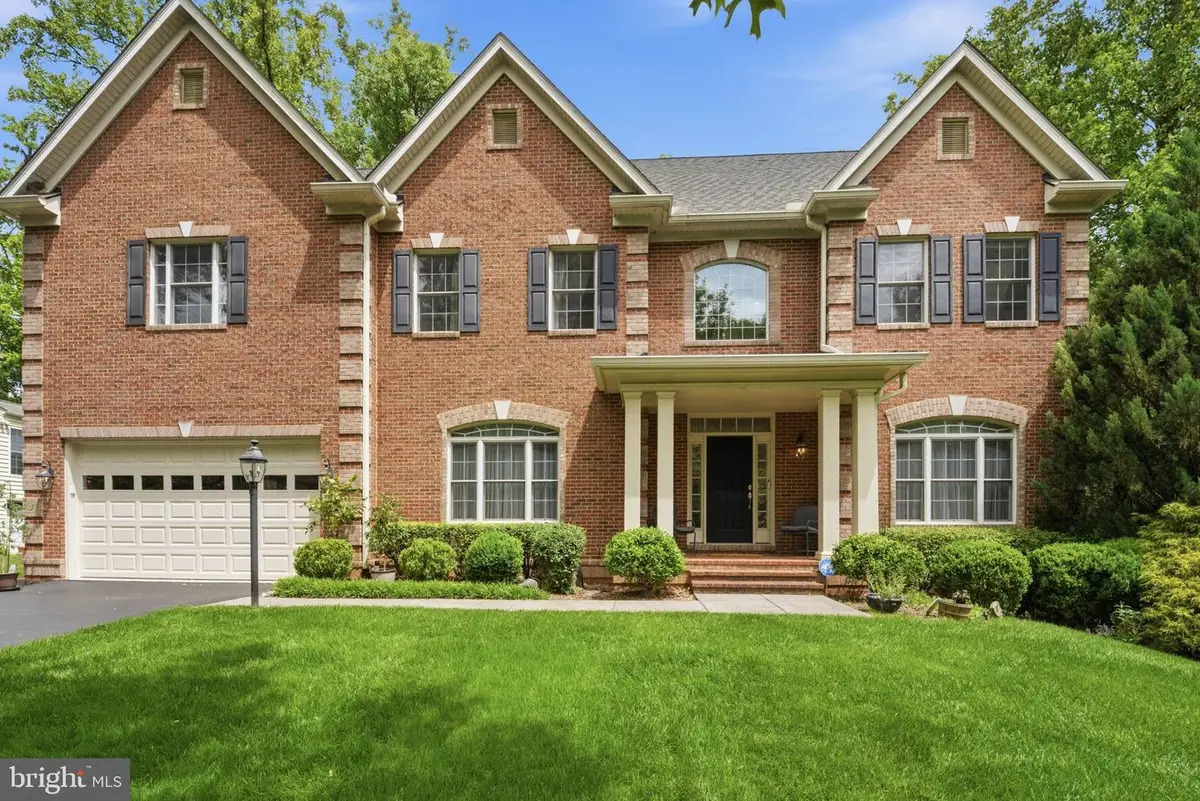8104 Revatom Ct, Dunn Loring, VA 22027 - #1