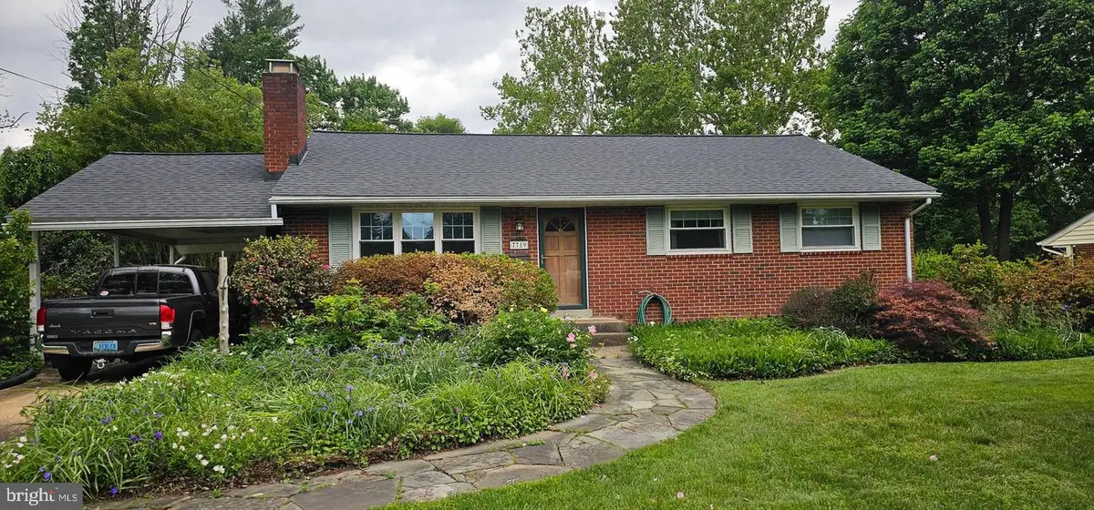 7719 Heritage Dr, Annandale, VA 22003 - #1