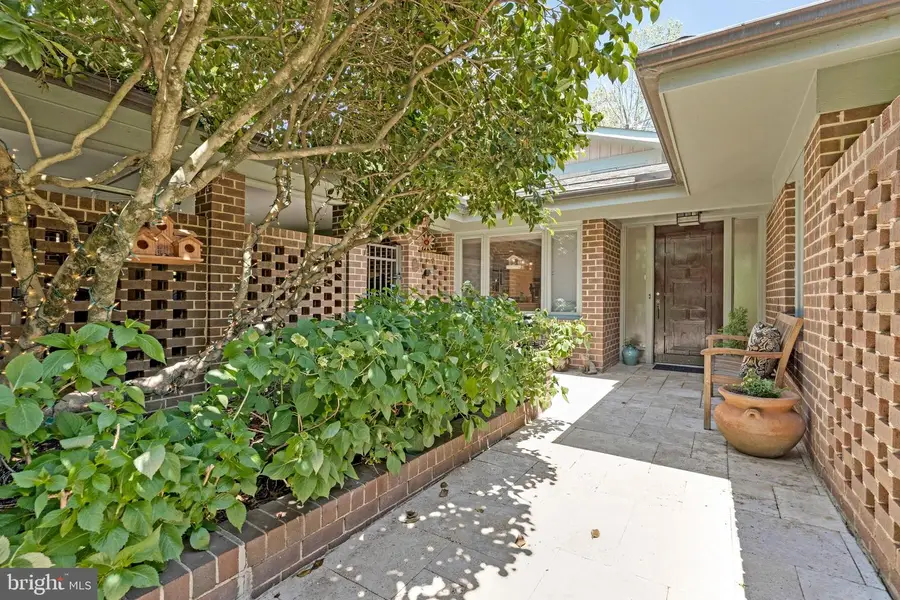 6952 Kyleakin Ct, McLean, VA 22101 - #3