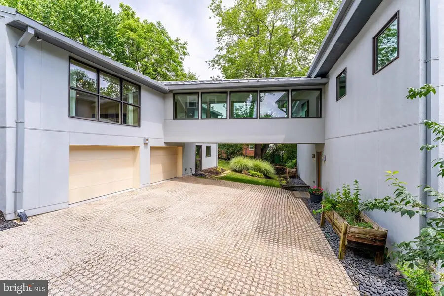 1723 Melbourne Dr, McLean, VA 22101 - #2