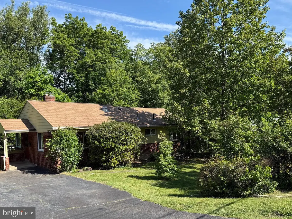 7028 Bradley Cir, Annandale, VA 22003 - #1