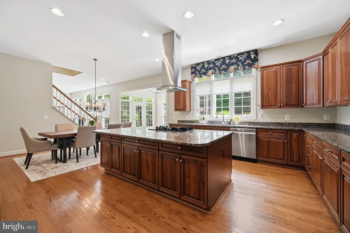 11693 Caris Glenne Dr, Herndon, VA 20170 - #1