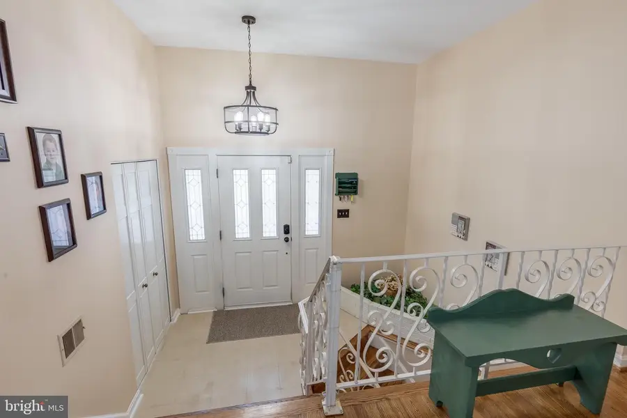 6006 Merryvale Ct, Springfield, VA 22152 - #2