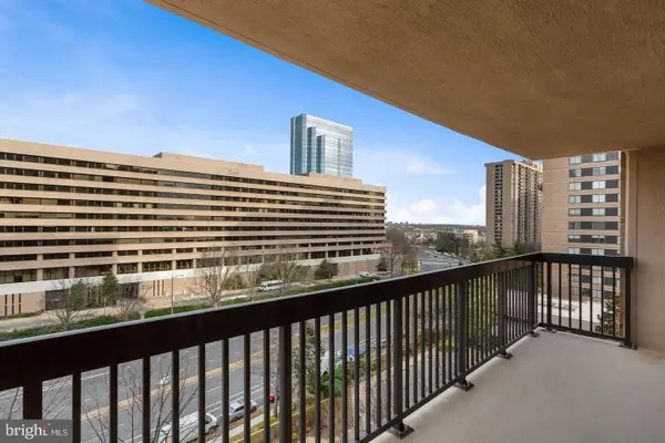 3713 S George Mason Dr #810, FALLS CHURCH, VA 22041