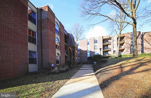 3318 Woodburn Village Dr #32, ANNANDALE, VA 22003