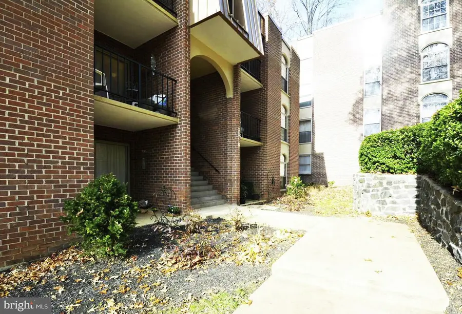 3318 Woodburn Village Dr #32, Annandale, VA 22003 - #2