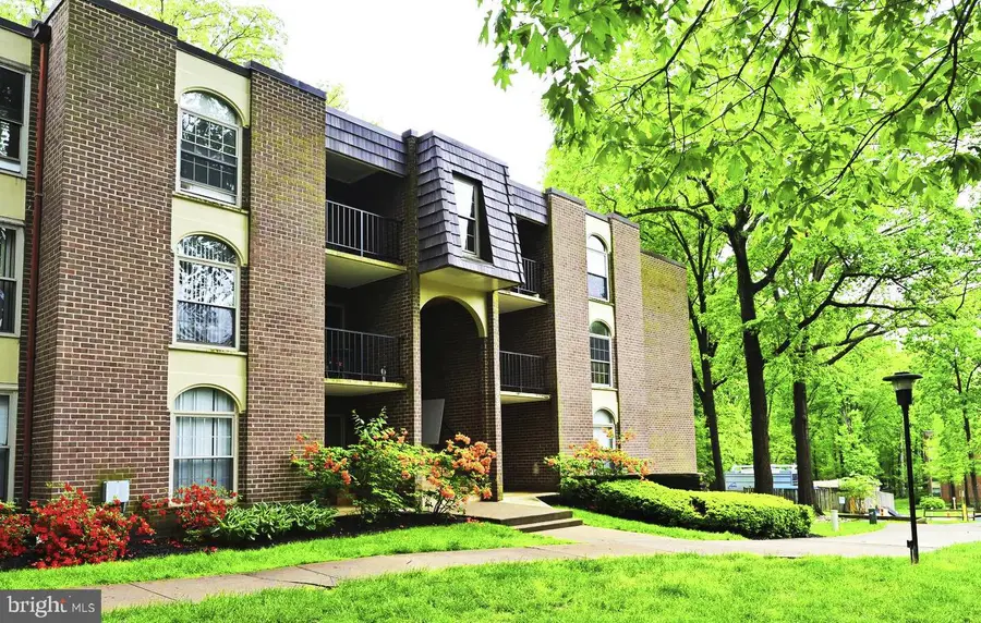 3318 Woodburn Village Dr #32, Annandale, VA 22003 - #3