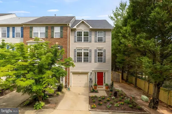 9151 Silvershadow Ct, LORTON, VA 22079