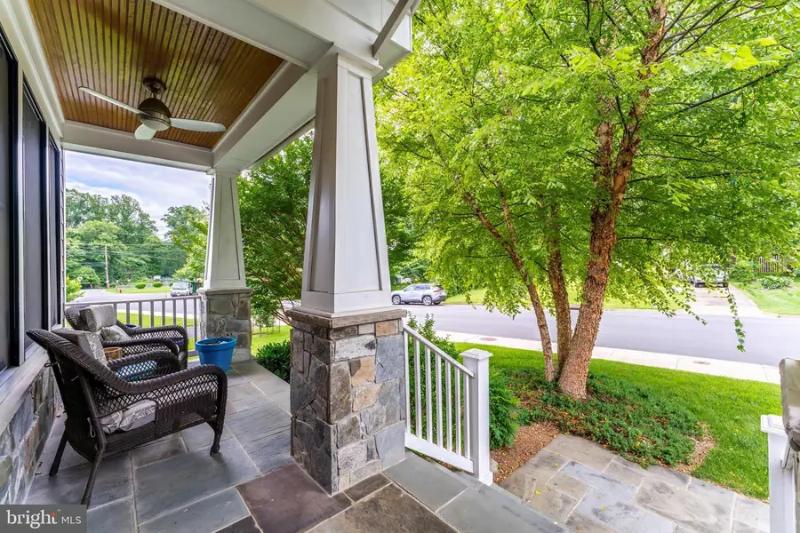 916 Desale St Sw, Vienna, VA 22180 - #2