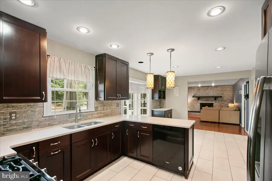 7142 Red Horse Tavern Ln, Springfield, VA 22153 - #2