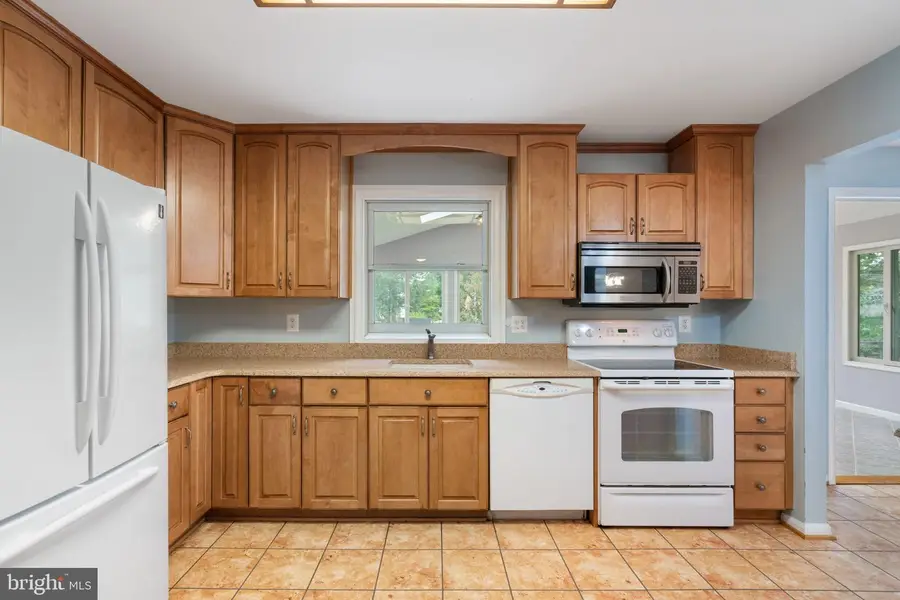 4084 Braxton Rd, Chantilly, VA 20151 - #3