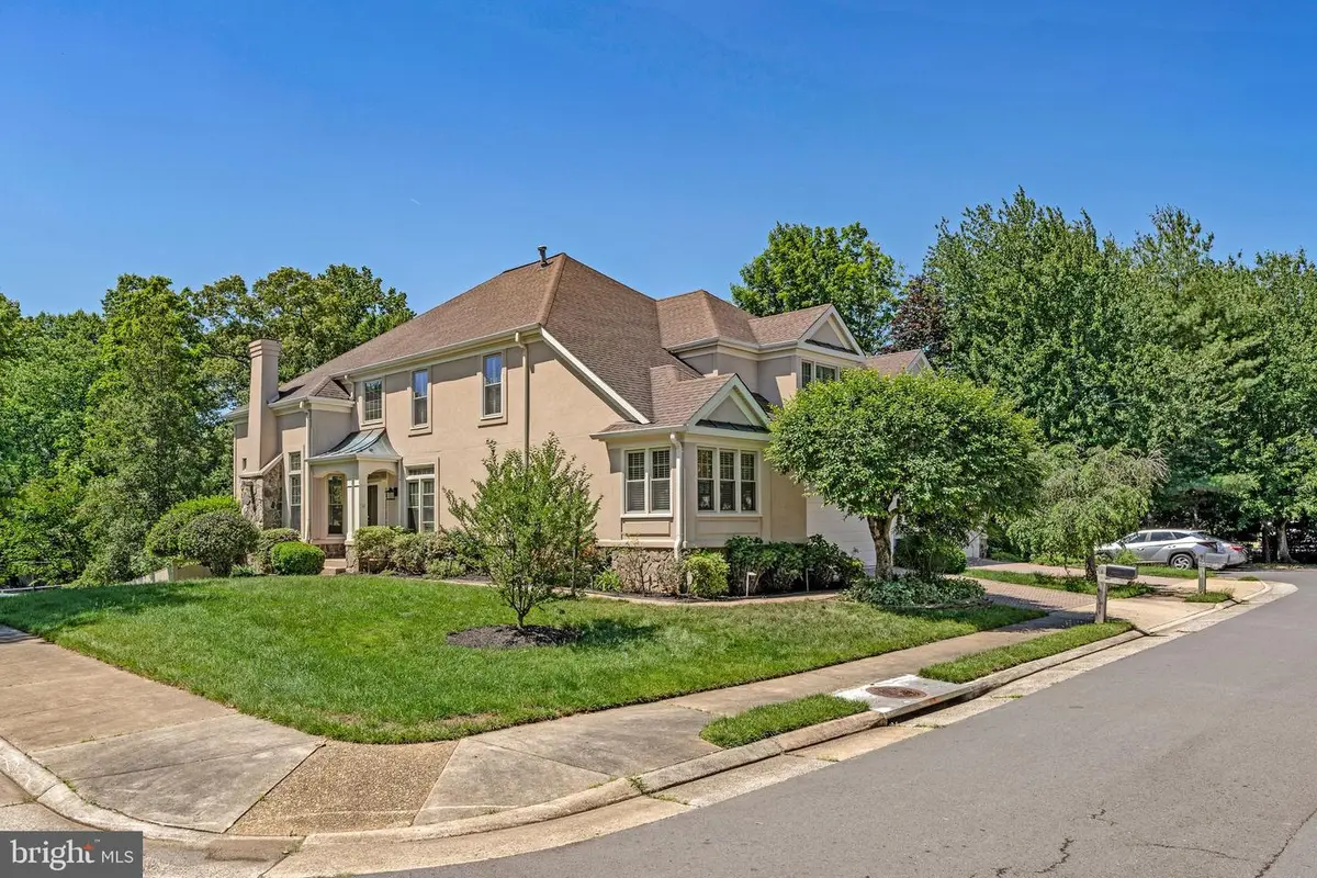 10003 Donal Ln, Vienna, VA 22181 - #1