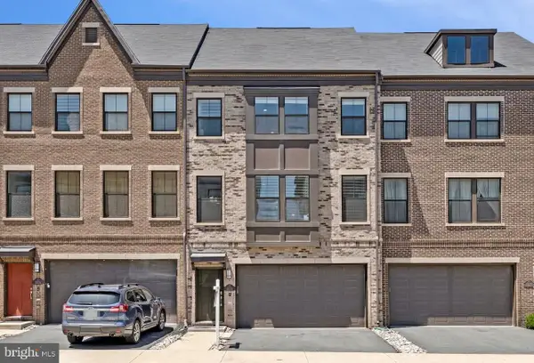 3072 Alan Shepard St, HERNDON, VA 20171