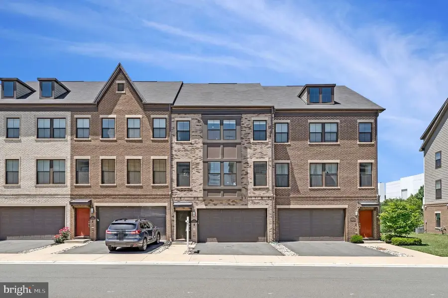 3072 Alan Shepard St, Herndon, VA 20171 - #3