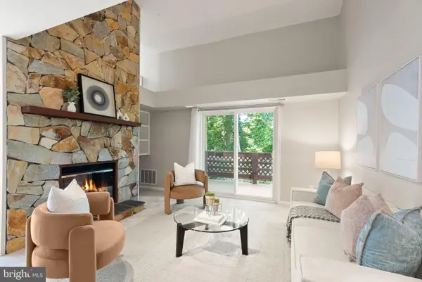 10158 Oakton Terrace Rd, OAKTON, VA 22124