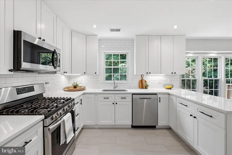 7716 Shootingstar Dr, Springfield, VA 22152 - #2