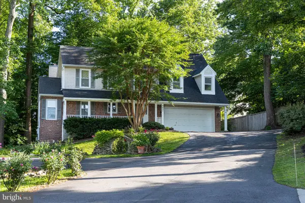 9695 Holly Oak Ct, FAIRFAX STATION, VA 22039