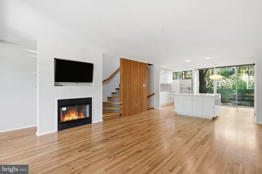 11510 Maple Ridge Rd, Reston, VA 20190 - #2