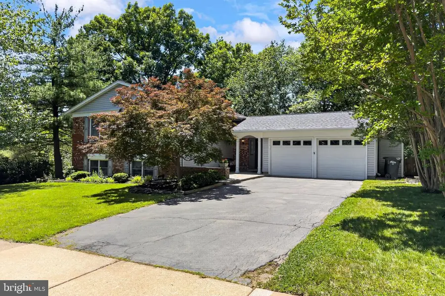 6908 Rochambeau Pl, Springfield, VA 22153 - #2
