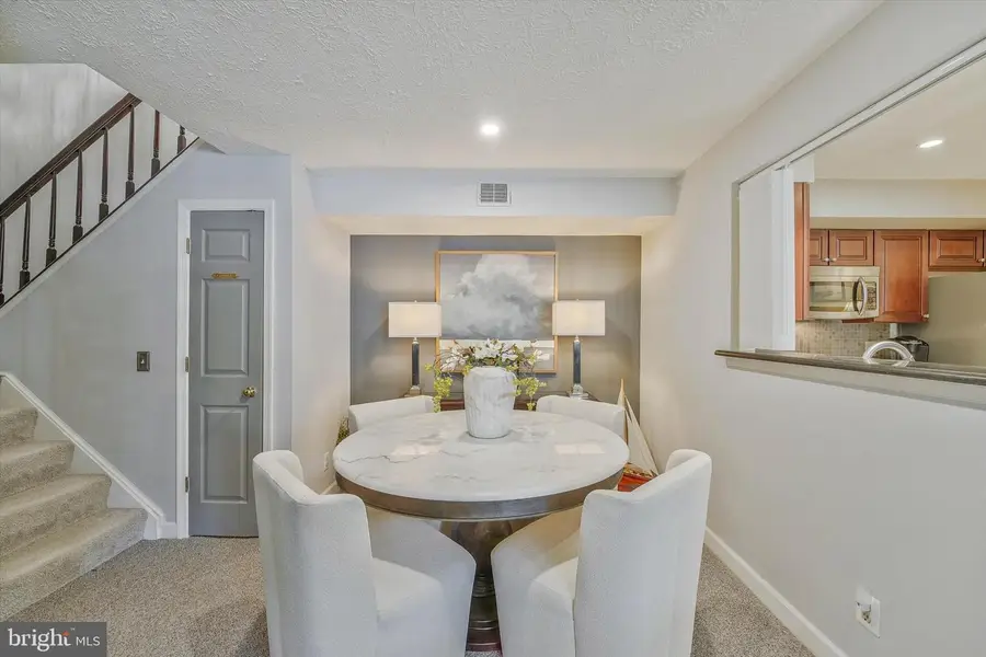 12002 Ridge Knoll Dr #709a, Fairfax, VA 22033 - #3