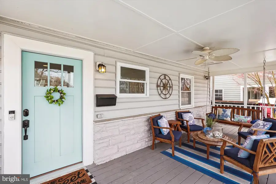 206 Oak St Sw, Vienna, VA 22180 - #2